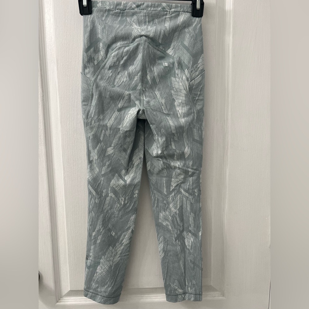 Lululemon Swift Speed High-Rise Crop 21" Reverberate Chevron Jacquard (Size 2) - Picture 13 of 14
